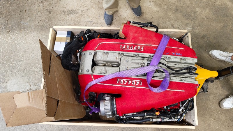 Ferrari superfast mootori pakendamine