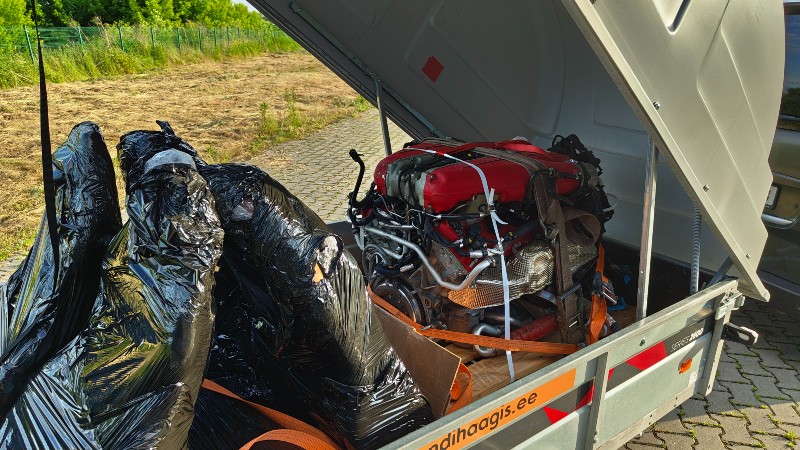 Transport Ferrari mootor