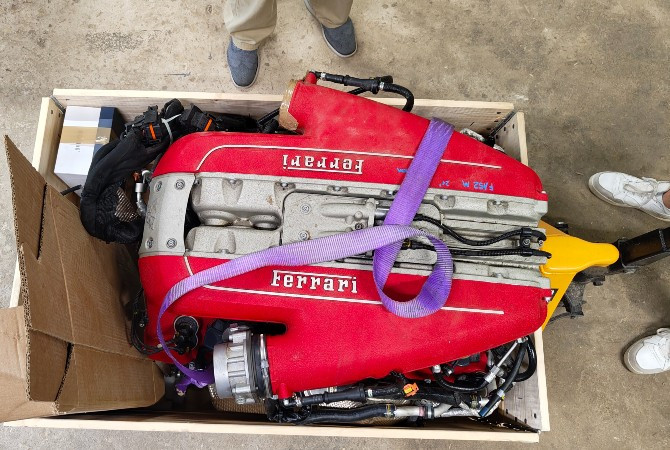 Kuidas müüa Ferrari 812 Superfasti 6,5-liitrist V12 mootorit Ameerikasse?