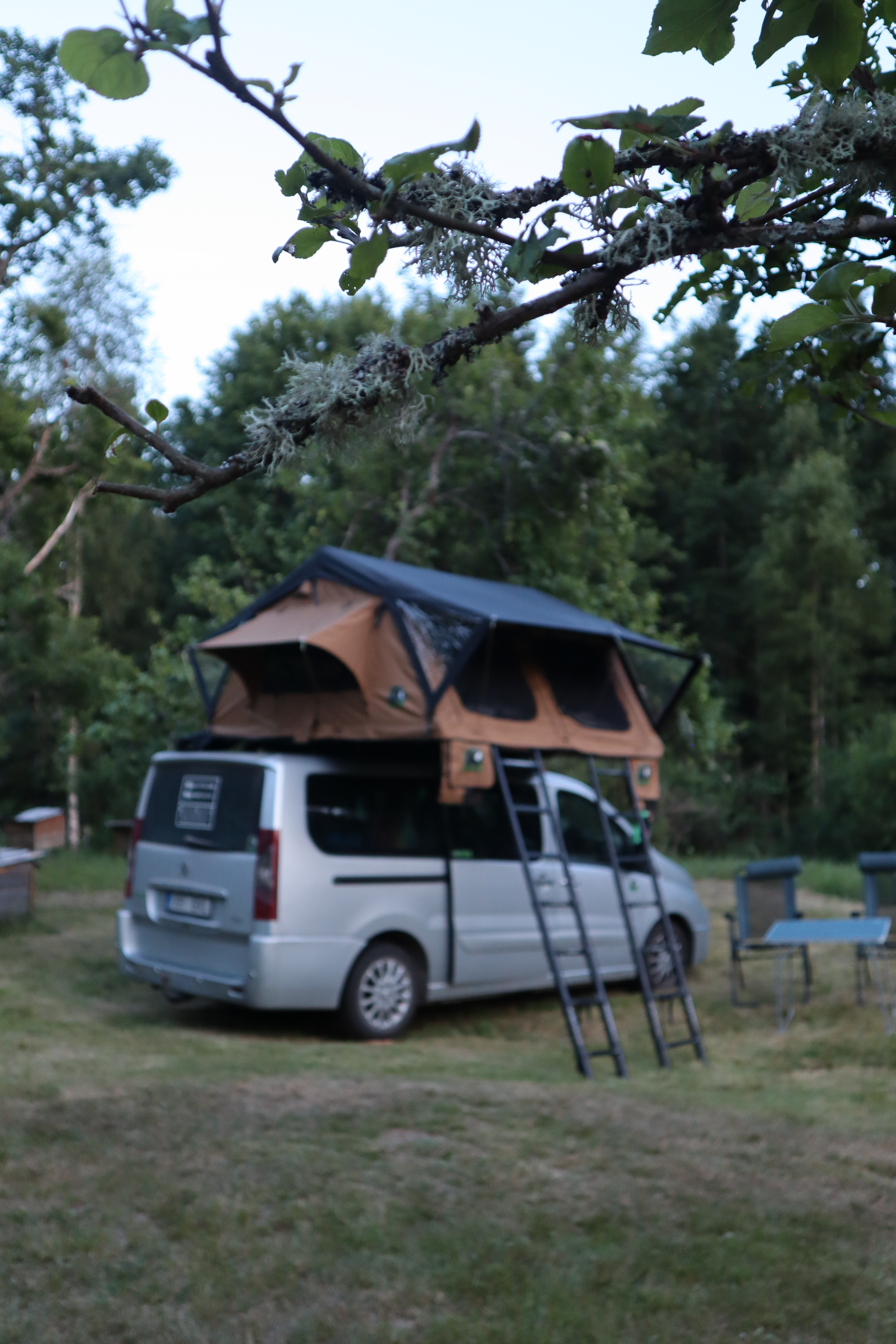 Katusetelk Wild Camp Ohio 220 perega: liikuv katusekorter Hiiumaalt Wrocławisse