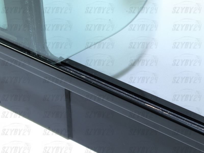 RENAULT TRAFIC 14- [PRAWA z okienkiem przesuwnym]