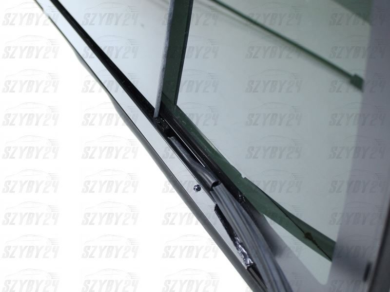 Dodge Ram 09-19 [TYLNA CIEMNA Z OKIENKIEM]